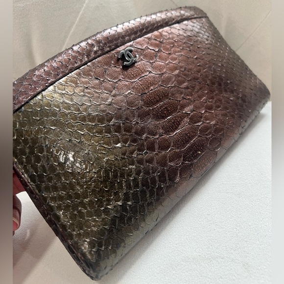 Chanel iridescent Metallic Snakeskin Cc Clutch - Picture 3 of 10